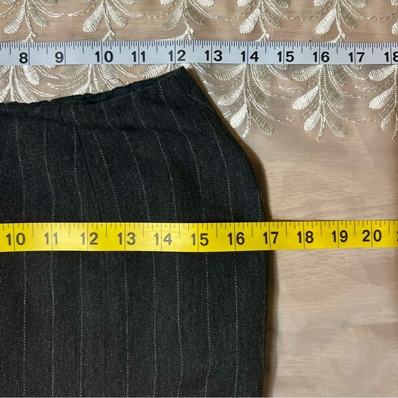 Vintage Pinstripe Gray Midi Skirt w/ Lace Trim and Slit. -Size 4 -SK09 - Picture 6 of 7